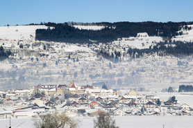La ville en hiver par temps de brouillard, vue depuis Montlebon. © Région Bourgogne-Franche-Comté, Inventaire du patrimoine