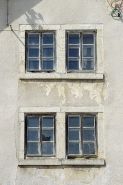 Façade latérale droite : fenêtres horlogères. © Région Bourgogne-Franche-Comté, Inventaire du patrimoine