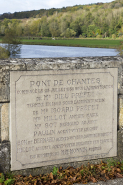 Plaque commémorative sur la construction de l'édifice. © Région Bourgogne-Franche-Comté, Inventaire du patrimoine