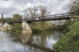 Vue de la passerelle enjambant le Coney depuis le sud-ouest. © Région Bourgogne-Franche-Comté, Inventaire du patrimoine