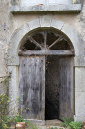Porte donnant accès à la cave sous le bâtiment du XVIIIe siècle. © Région Bourgogne-Franche-Comté, Inventaire du patrimoine