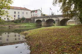 Le pont depuis l'amont. © Région Bourgogne-Franche-Comté, Inventaire du patrimoine
