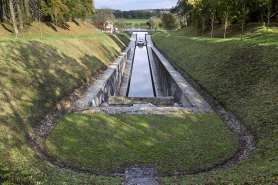 Vue amont du canal. © Région Bourgogne-Franche-Comté, Inventaire du patrimoine