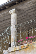 Colonne centrale du deuxième palier. © Région Bourgogne-Franche-Comté, Inventaire du patrimoine