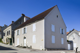 Vue générale de trois quart droite. © Région Bourgogne-Franche-Comté, Inventaire du patrimoine