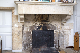 Intérieur : la cheminée de la cuisine. © Région Bourgogne-Franche-Comté, Inventaire du patrimoine