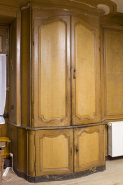 Intérieur : le buffet intégré dans les lambris de revêtement du salon. © Région Bourgogne-Franche-Comté, Inventaire du patrimoine