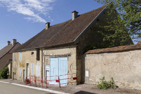 Ferme 5 rue du Château : vue de trois quart droit. © Région Bourgogne-Franche-Comté, Inventaire du patrimoine