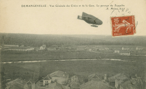 Demangevelle. Vue des cités et de la gare. Le passage du zeppelin. Carte postale. © Région Bourgogne-Franche-Comté, Inventaire du patrimoine