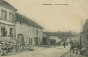 Demangevelle : la rue principale. Carte postale. © Région Bourgogne-Franche-Comté, Inventaire du patrimoine