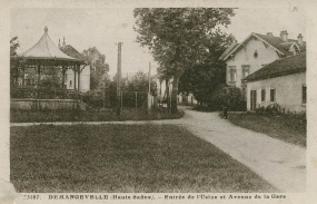 Demangevelle. Entrée de l'usine et avenue de la gare. Carte postale. © Région Bourgogne-Franche-Comté, Inventaire du patrimoine