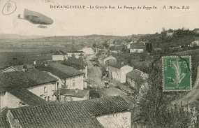 Demangevelle. La grande rue. Le passage du zeppelin. Carte postale. © Région Bourgogne-Franche-Comté, Inventaire du patrimoine