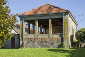 Façade sud de la fontaine-lavoir rue Saint-Antoine. © Région Bourgogne-Franche-Comté, Inventaire du patrimoine