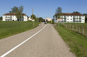 Entrée du hameau. © Région Bourgogne-Franche-Comté, Inventaire du patrimoine