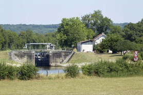 Vue d'ensemble du site depuis la rive droite en aval. © Région Bourgogne-Franche-Comté, Inventaire du patrimoine