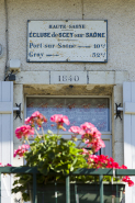 La plaque signalétique sur la maison d'éclusier. © Région Bourgogne-Franche-Comté, Inventaire du patrimoine