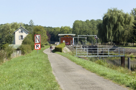 Le chemin de halage, actuellement utilisé en voie verte. © Région Bourgogne-Franche-Comté, Inventaire du patrimoine