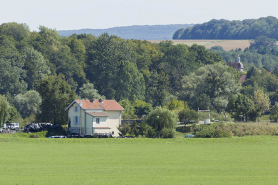 La maison située à l'entrée du canal de navigation. © Région Bourgogne-Franche-Comté, Inventaire du patrimoine