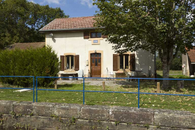 La maison d'éclusier, depuis l'écluse. © Région Bourgogne-Franche-Comté, Inventaire du patrimoine