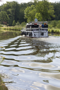 Bâteau sur le canal de l'Est. © Région Bourgogne-Franche-Comté, Inventaire du patrimoine