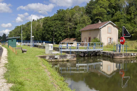 Le site d'écluse, depuis l'amont. © Région Bourgogne-Franche-Comté, Inventaire du patrimoine