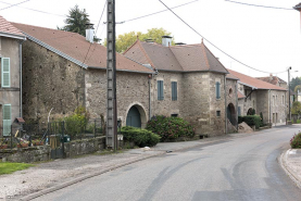 Maisons dans le bas de la rue de la Forge. © Région Bourgogne-Franche-Comté, Inventaire du patrimoine