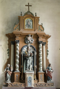 Retable secondaire avec les statues de sainte Barbe, sainte Catherine et une martyre ; au fronton, saint Jean-Baptiste. © Région Bourgogne-Franche-Comté, Inventaire du patrimoine