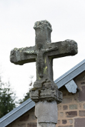 Détail de la croix située rue des Capucines : le Christ. © Région Bourgogne-Franche-Comté, Inventaire du patrimoine