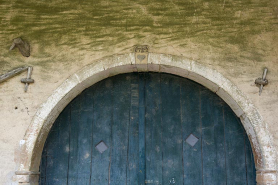 Détail de la porte de grange et date portée (1729) maison impasse du sentier. © Région Bourgogne-Franche-Comté, Inventaire du patrimoine