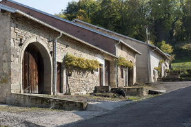 Alignement rue de la fontaine. © Région Bourgogne-Franche-Comté, Inventaire du patrimoine