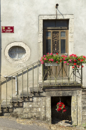 Vue rapprochée de l'entrée principale de la maison 3, rue de l'adjoint. © Région Bourgogne-Franche-Comté, Inventaire du patrimoine