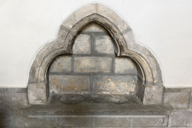 Détail : niche trilobée à droite du choeur. © Région Bourgogne-Franche-Comté, Inventaire du patrimoine