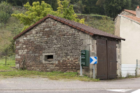 Edicule jouxtant la maison 2, rue St Isidore. © Région Bourgogne-Franche-Comté, Inventaire du patrimoine
