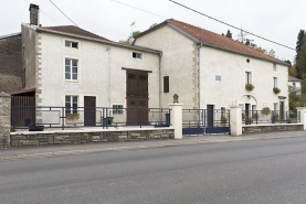 Maison 35, grande rue, vue de trois-quart nord-est. © Région Bourgogne-Franche-Comté, Inventaire du patrimoine