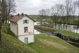 Le site d'écluse, vue d'ensemble. © Région Bourgogne-Franche-Comté, Inventaire du patrimoine