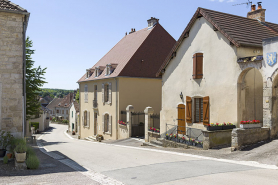 Vue partielle de la Grande Rue. © Région Bourgogne-Franche-Comté, Inventaire du patrimoine