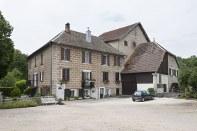 Logement et moulin depuis la cour. © Région Bourgogne-Franche-Comté, Inventaire du patrimoine