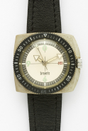 Prototype de montre-bracelet mécanique à boîtier en plastique, étudié par la société Parrenin (5-9 rue Hippolyte Parrenin) au début des années 1970. © Région Bourgogne-Franche-Comté, Inventaire du patrimoine