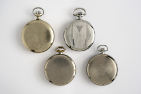 Vue d'ensemble des quatres montres : faces inférieures. © Région Bourgogne-Franche-Comté, Inventaire du patrimoine