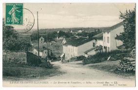 Grande rue, carte postale. © Archives départementales de la Haute-Saône