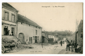 Demangevelle. La rue principale. Carte postale. © Région Bourgogne-Franche-Comté, Inventaire du patrimoine