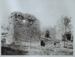 Photographie de Vedastus : les ruines de Demangevelle. Août 1890. © Région Bourgogne-Franche-Comté, Inventaire du patrimoine