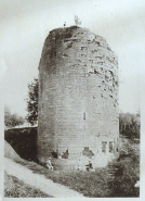 Photographie de Vedastus : les ruines de Demangevelle. Août 1890. © Région Bourgogne-Franche-Comté, Inventaire du patrimoine