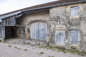 La façade principale, à trois travées. © Région Bourgogne-Franche-Comté, Inventaire du patrimoine