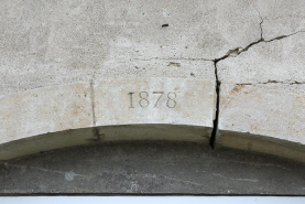 Date portée sur le linteau du bâtiment. © Région Bourgogne-Franche-Comté, Inventaire du patrimoine
