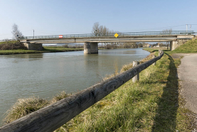 Pont routier franchissant la rivière. © Région Bourgogne-Franche-Comté, Inventaire du patrimoine