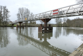 Passerelle enjambant la Saône. © Région Bourgogne-Franche-Comté, Inventaire du patrimoine