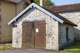 Local de la rémise à pompe de la commune. © Région Bourgogne-Franche-Comté, Inventaire du patrimoine