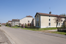 Fermes le long de la Grande rue. © Région Bourgogne-Franche-Comté, Inventaire du patrimoine