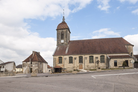 L'église et l'ancien presbytère. © Région Bourgogne-Franche-Comté, Inventaire du patrimoine